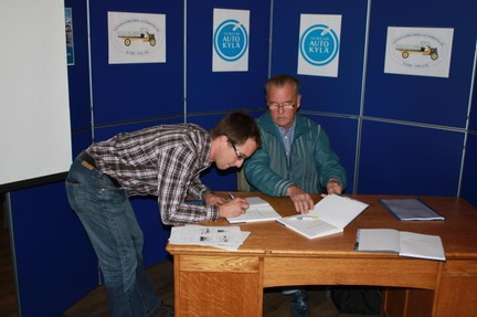 Loska ajo 2011 9 signeeraukset uutuusteokseen