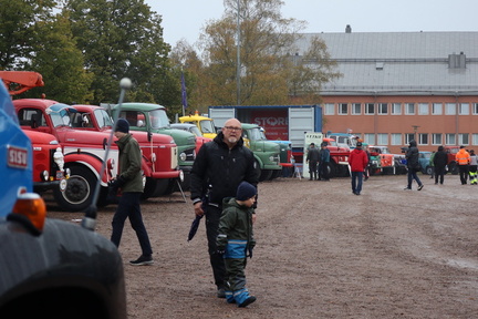 Autonäyttely: Kasarminmäen paraatikenttä, Kouvola
