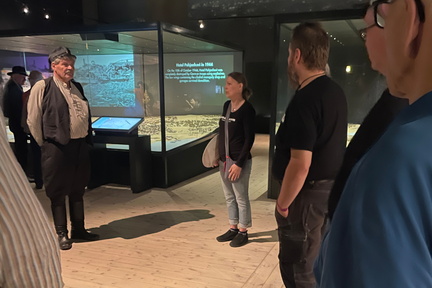 Arktikum tiedekeskus, Rovaniemi: tutustuminen oppaan johdolla Suomi jäämeren rannalla -näyttelyyn