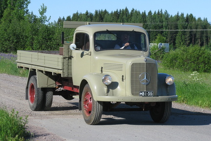 2015 Olavi Sallinen -palkitut Arto ja Sinikka Anttila, Järvenpäästä – Mercedes-Benz L3500, vm. 1952
